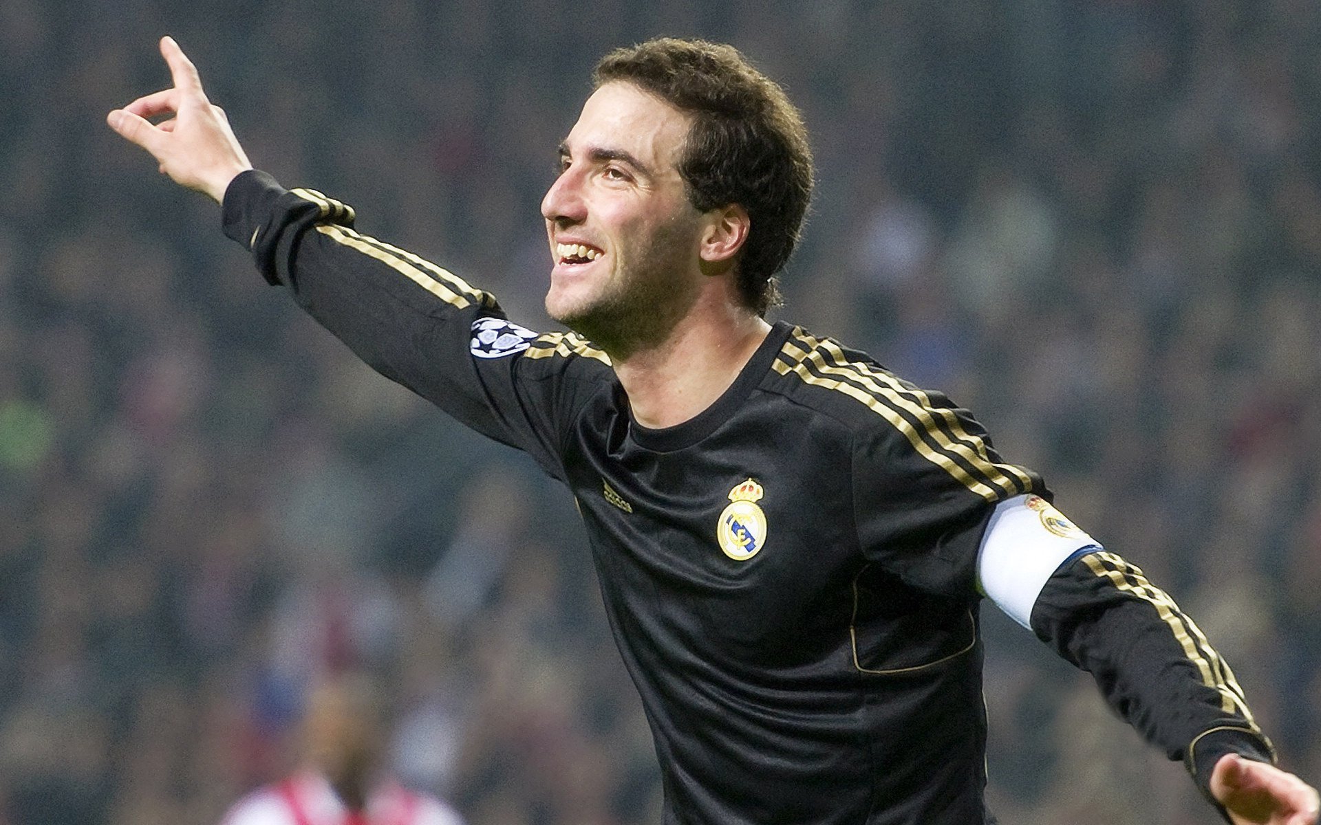 开云体育中国-当沙漠的烈日灼穿百年冰川，卡塔尔足球的抢七式登顶